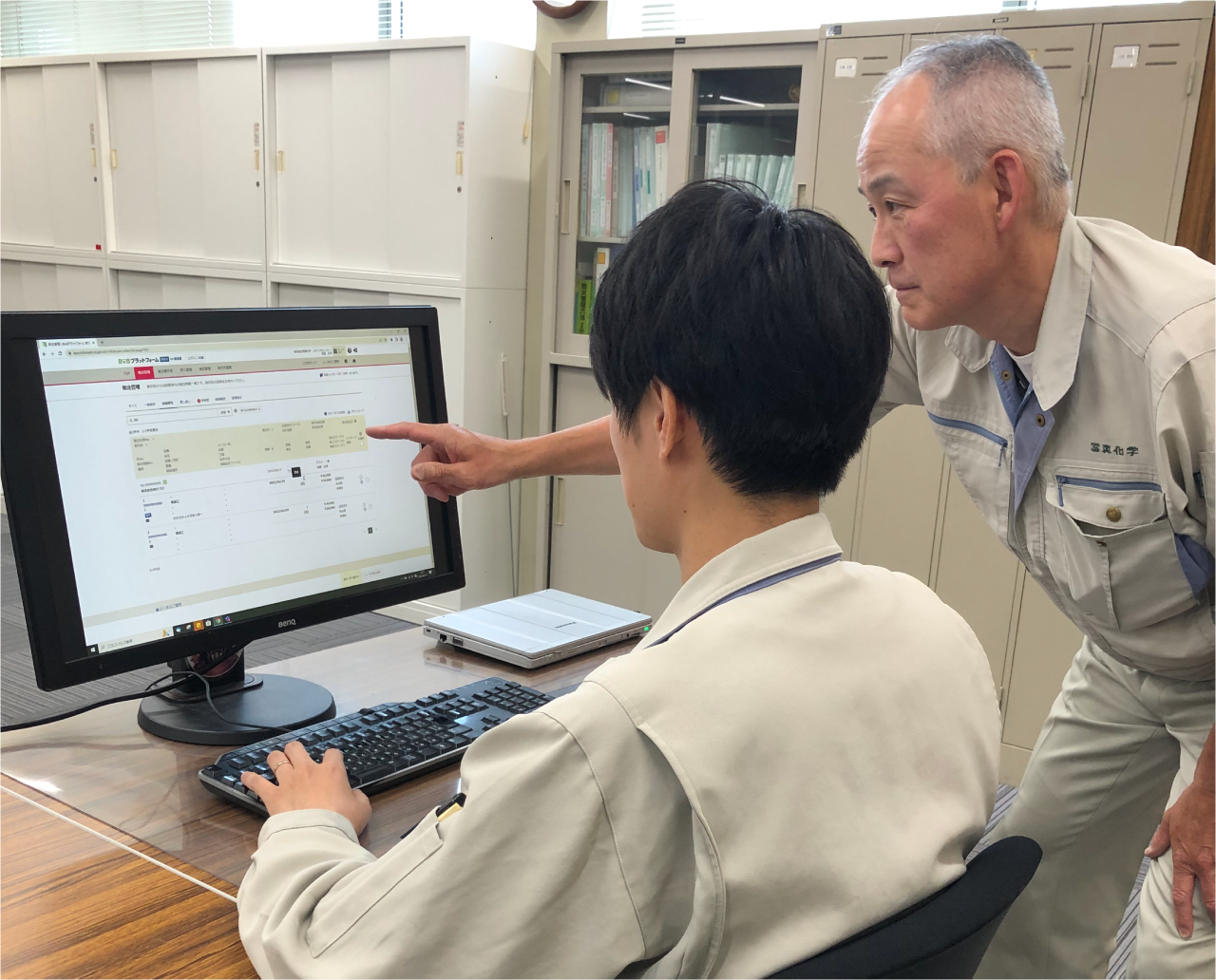 導入事例_写真化学様_操作風景